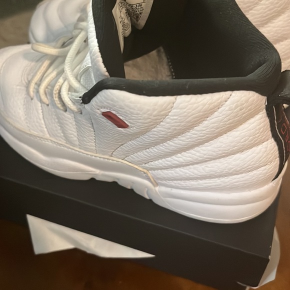 Boys Jordan’s size 3 preloved good condition - Picture 5 of 7